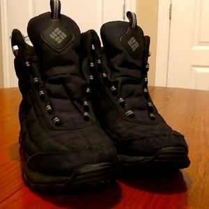 Columbia boots black
